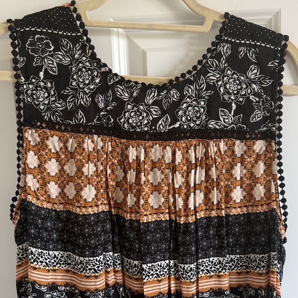 NWT New Directions Floral/Geometric Patterned Sleeveless Top - Black & Brown 2X - Picture 2 of 7